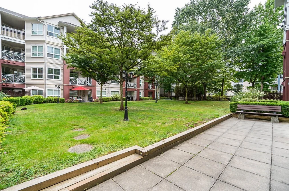 Condo for sale at 211 8068 120a Street Surrey British Columbia - MLS: R3162897