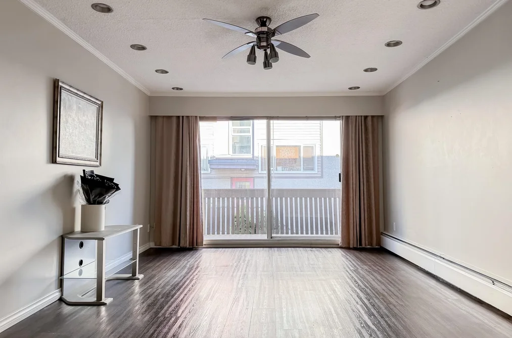 211 910 FIFTH AVENUE, New Westminster BC V3M 1Y2, New Westminster BC — Residential for Sale - Photo 2