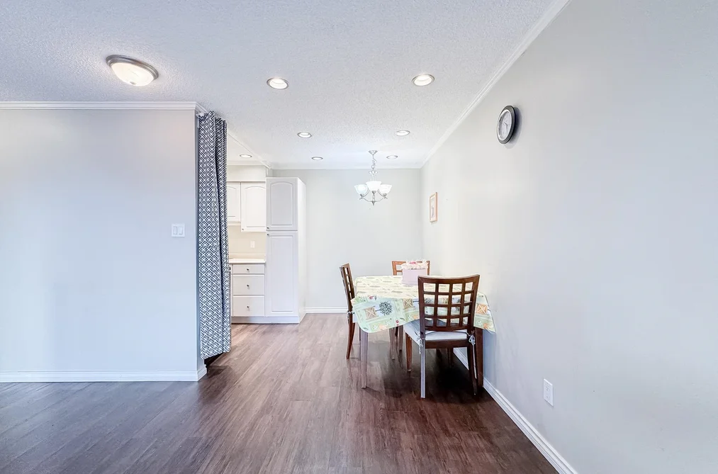 211 910 FIFTH AVENUE, New Westminster BC V3M 1Y2, New Westminster BC — Residential for Sale - Photo 3