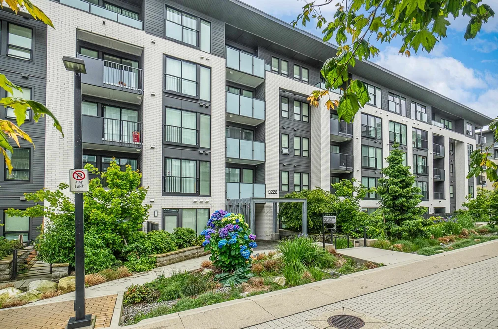 Condo for sale at 211 9228 Slopes Mews Burnaby British Columbia - MLS: R3076991