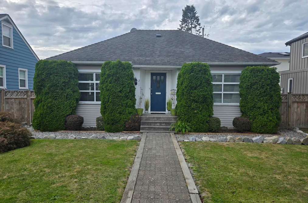 House for sale at 211 Douglas Crescent Richmond British Columbia - MLS: R3163960