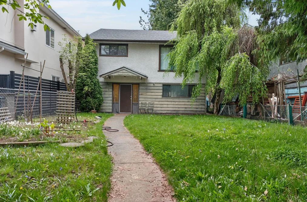2112 E 46TH AVENUE, Vancouver, BC — Residential for Sale — Photo 2 of 19