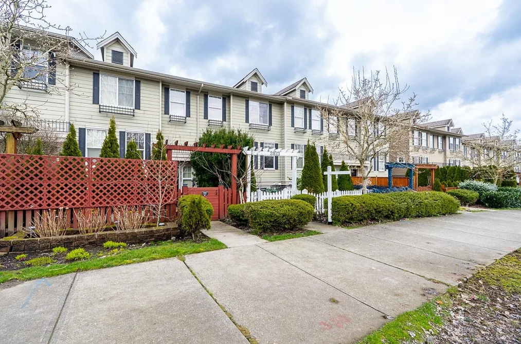 Row House (Non-Strata) for sale at 21123 80 Avenue Langley British Columbia - MLS: R3087735