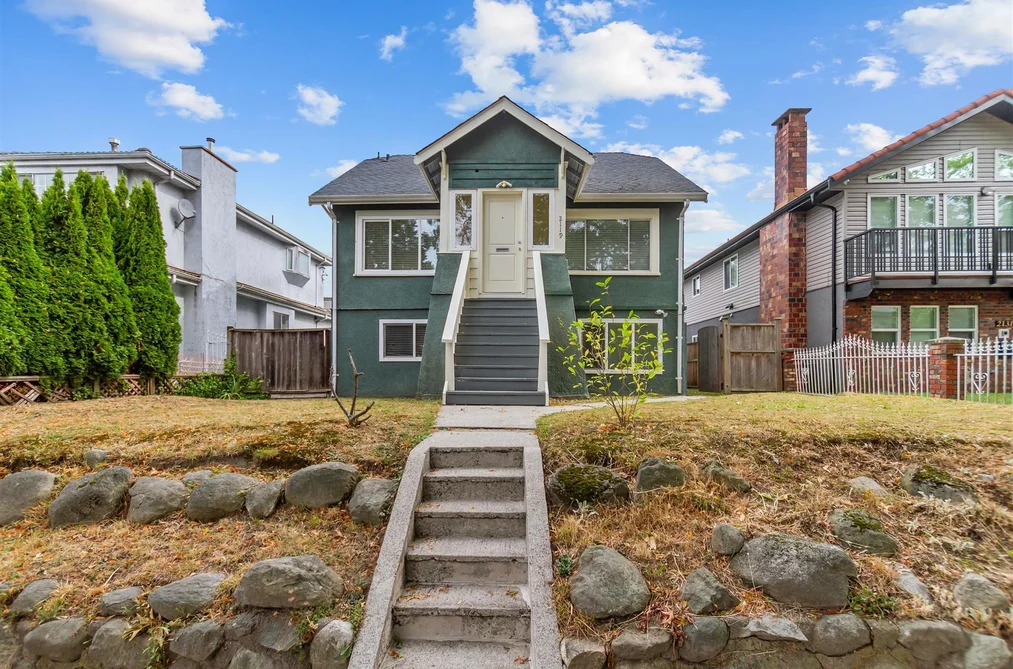 House for sale at 2119 E 30th Avenue Vancouver British Columbia - MLS: R3157650
