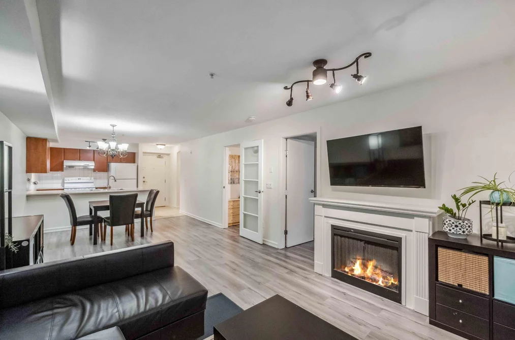 Condo for sale at 212 10088 148th Street Surrey British Columbia - MLS: R3163233