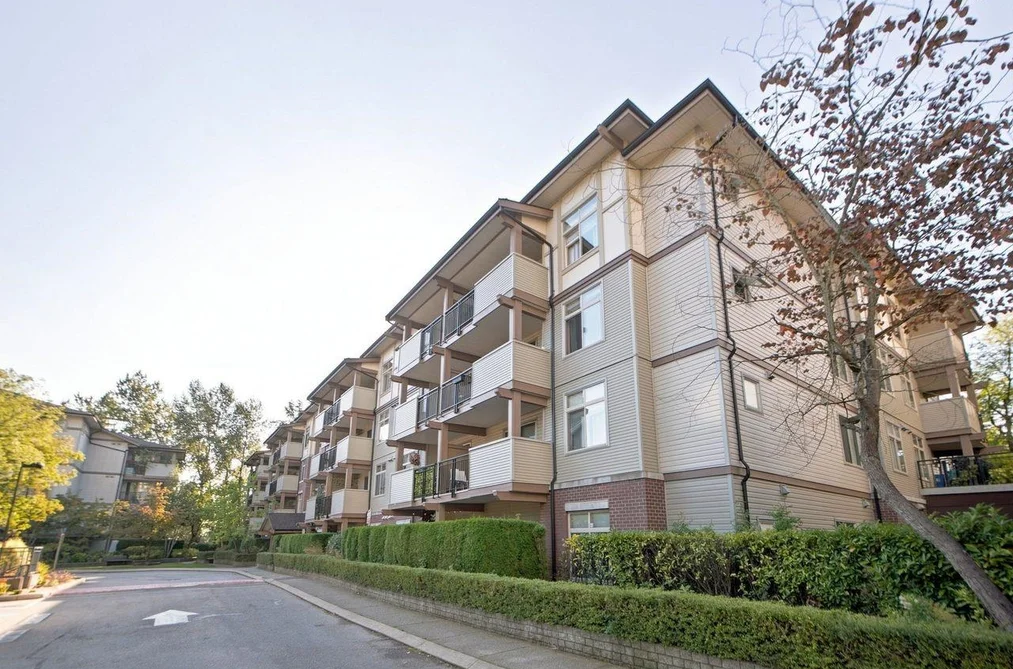 Condo for sale at 212 10088 148th Street Surrey British Columbia - MLS: R3163233