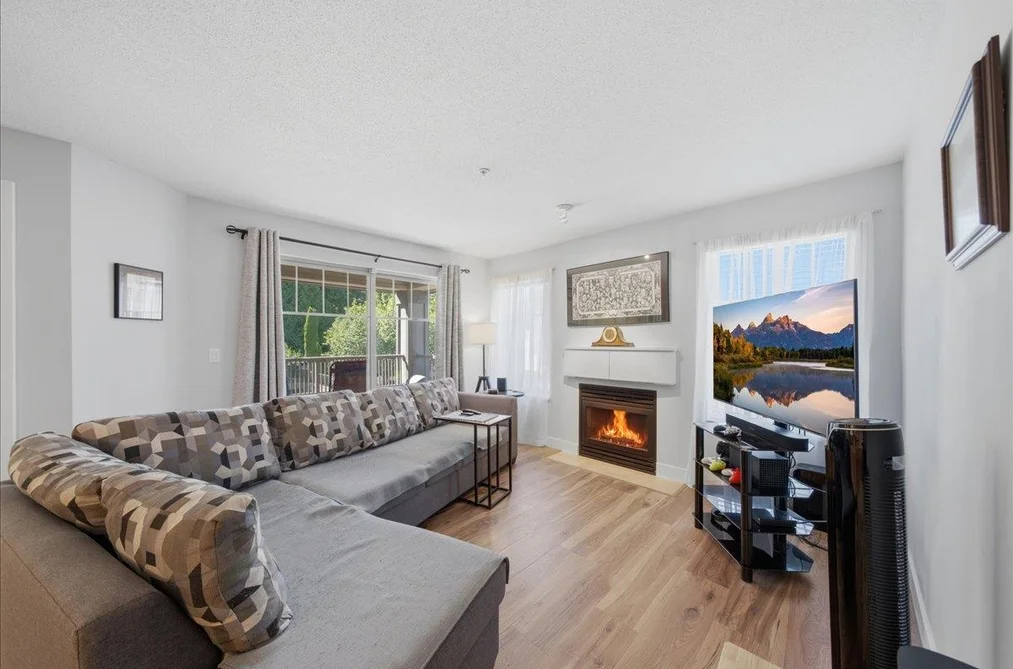 Condo for sale at 212 12020 207a Street Maple Ridge British Columbia - MLS: R3138392