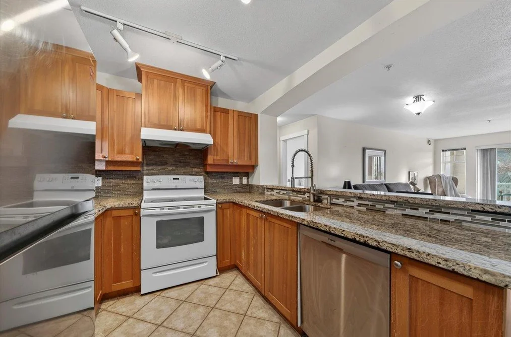 212 1428 PARKWAY BOULEVARD, Coquitlam BC V3E 3L8, Coquitlam BC — Residential for Sale - Photo 2