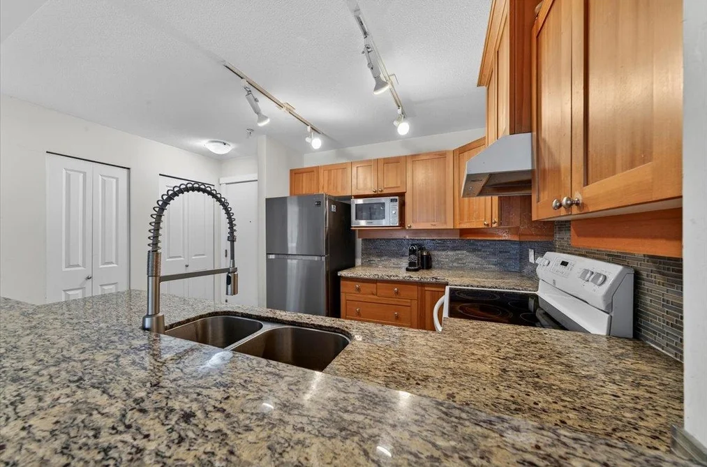 212 1428 PARKWAY BOULEVARD, Coquitlam BC V3E 3L8, Coquitlam BC — Residential for Sale - Photo 4