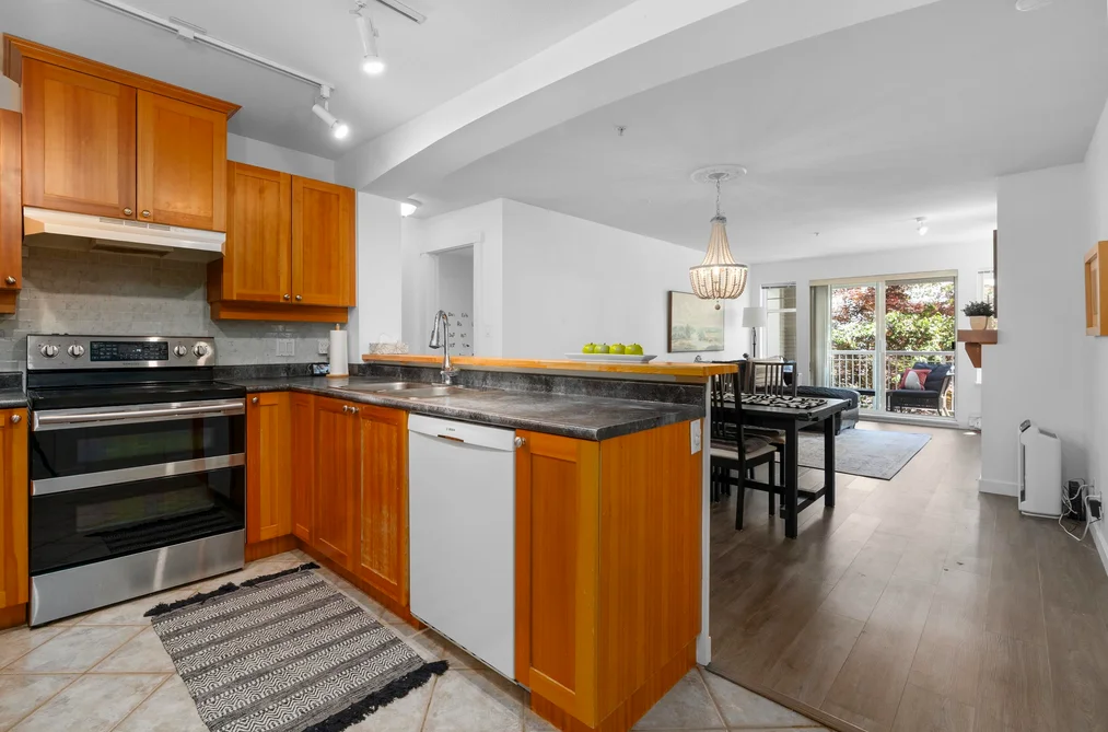 212 1432 PARKWAY BOULEVARD, Coquitlam BC V3E 3L9, Coquitlam BC — Residential for Sale - Photo 4