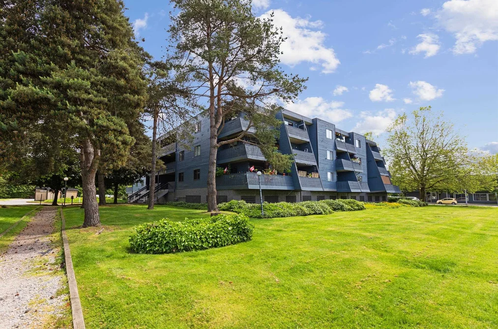 Condo for sale at 212 17661 58a Avenue Surrey British Columbia - MLS: R3126336