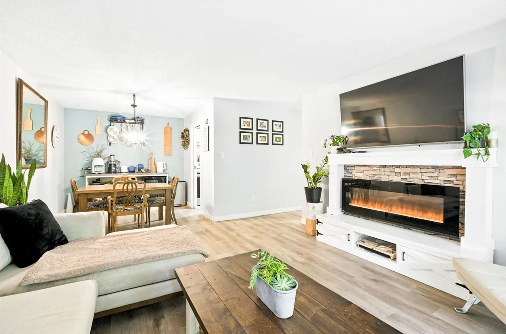 212 1955 WOODWAY PLACE, Burnaby BC V5B 4S5, Burnaby BC — Residential for Sale - Photo 2