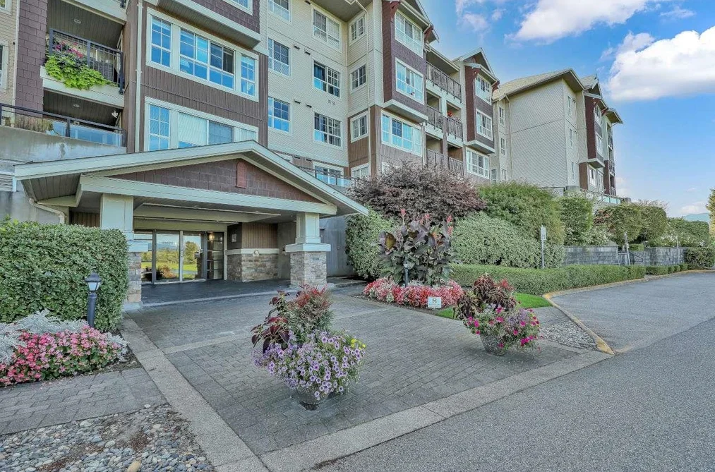 Condo for sale at 212 19677 Meadow Gardens Way Pitt Meadows British Columbia - MLS: R3163964