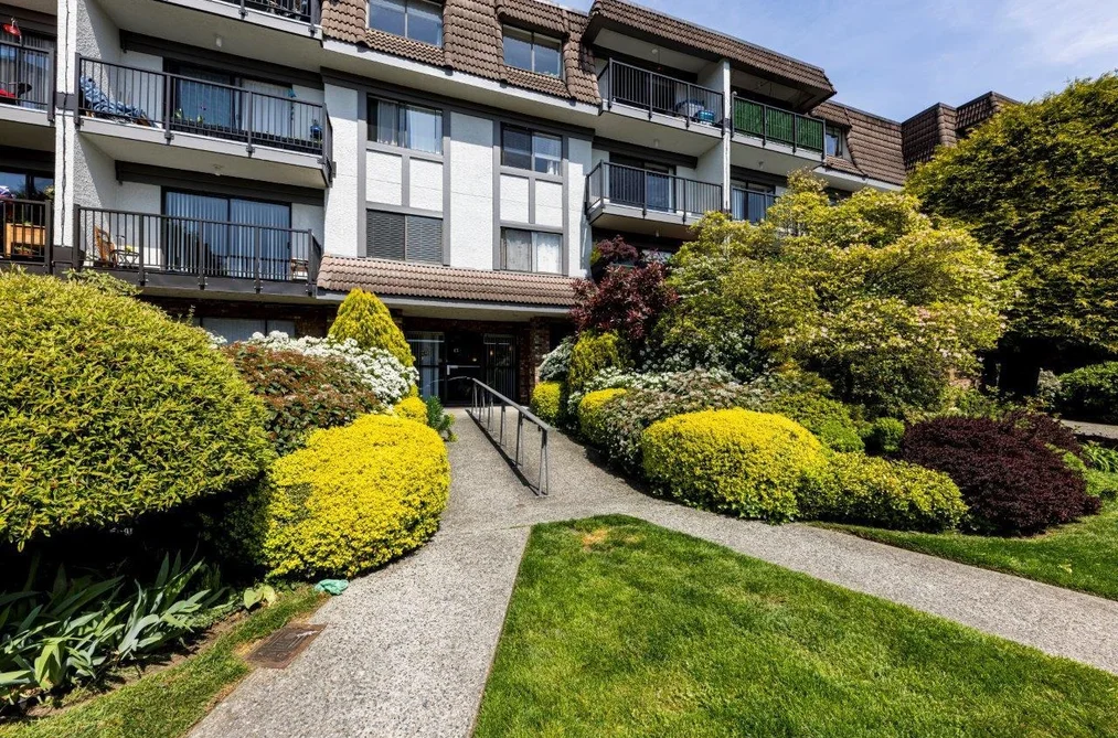 212 236 W 2ND STREET, North Vancouver BC V7M 1C6, North Vancouver BC — Residential for Sale - Photo 2