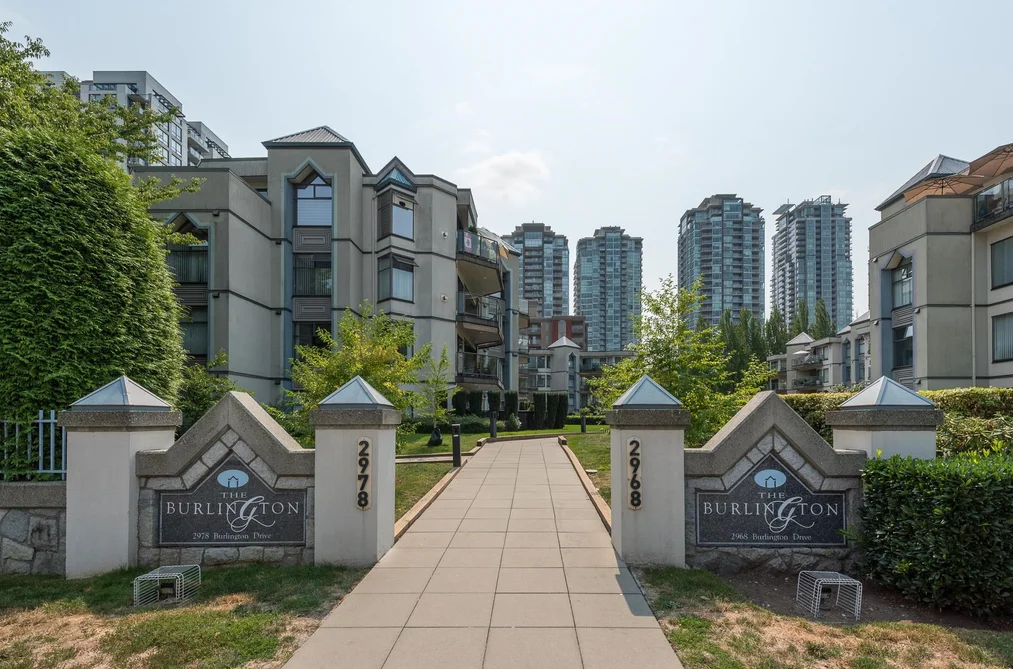 Condo for sale at 212 2978 Burlington Drive Coquitlam British Columbia - MLS: R3156715