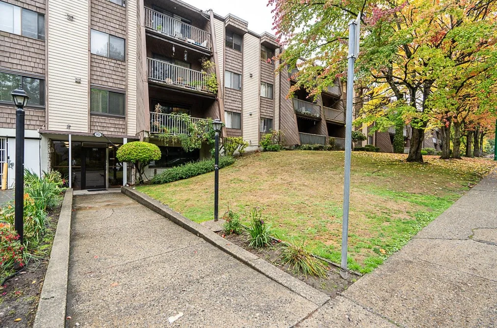 3921 Carrigan Crt Unit 212, Burnaby, BC - MLS: R3173030