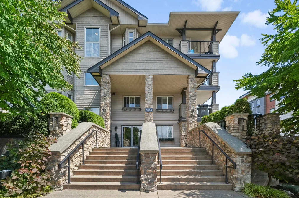 Condo for sale at 212 5438 198 Street Langley British Columbia - MLS: R3146649