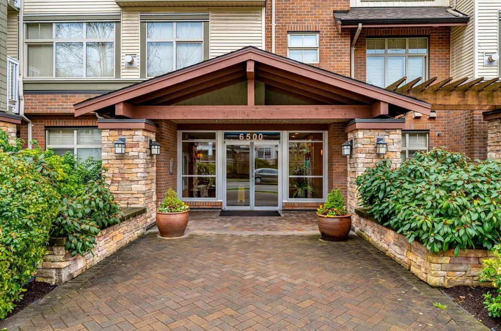 Condo for sale at 212 6500 194th Street Surrey British Columbia - MLS: R3108686