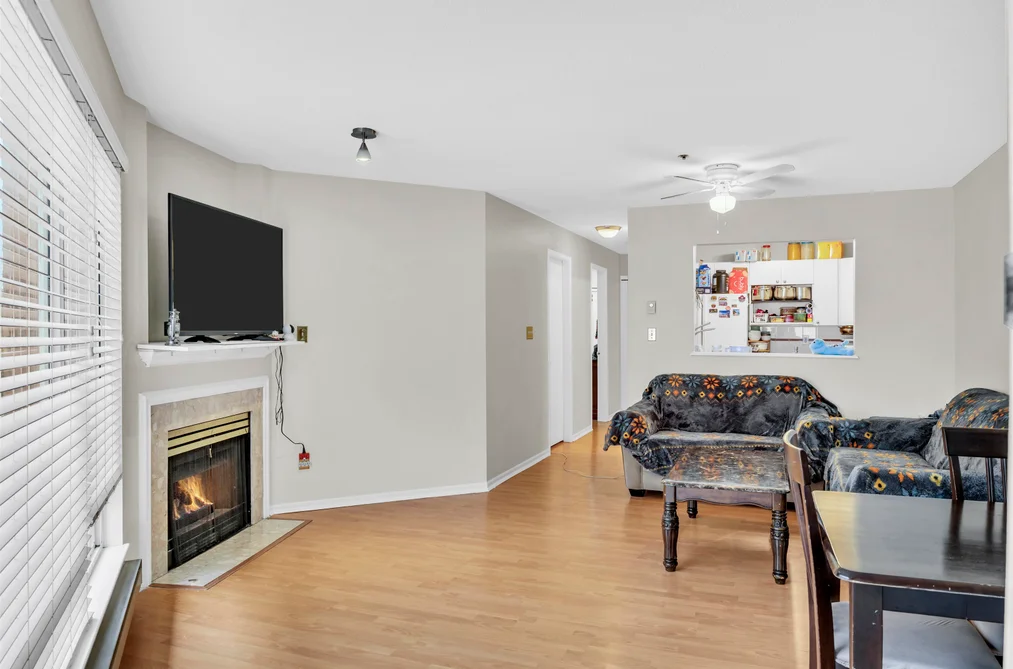 212 6939 GILLEY AVENUE, Burnaby BC V5J 4W8, Burnaby BC — Residential for Sale - Photo 3