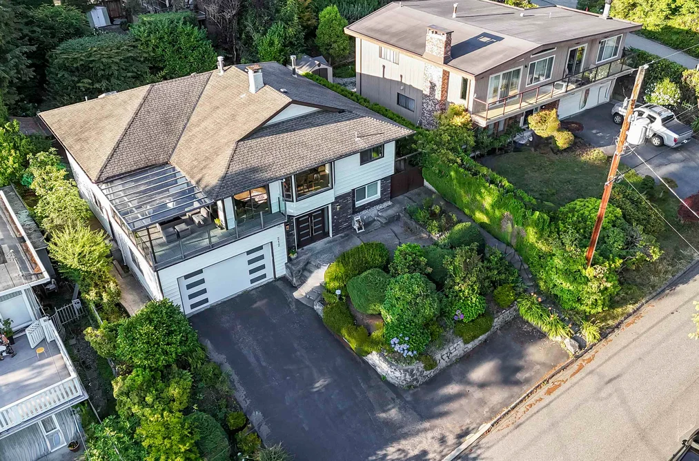 House for sale at 212 W Balmoral Road North Vancouver British Columbia - MLS: R3153378
