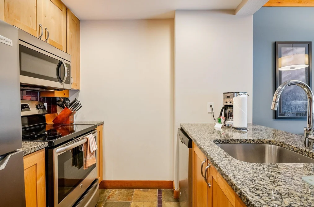 212D 2036 LONDON LANE, Whistler BC V8E 0N7, Whistler BC — Residential for Sale — Photo 10 of 21