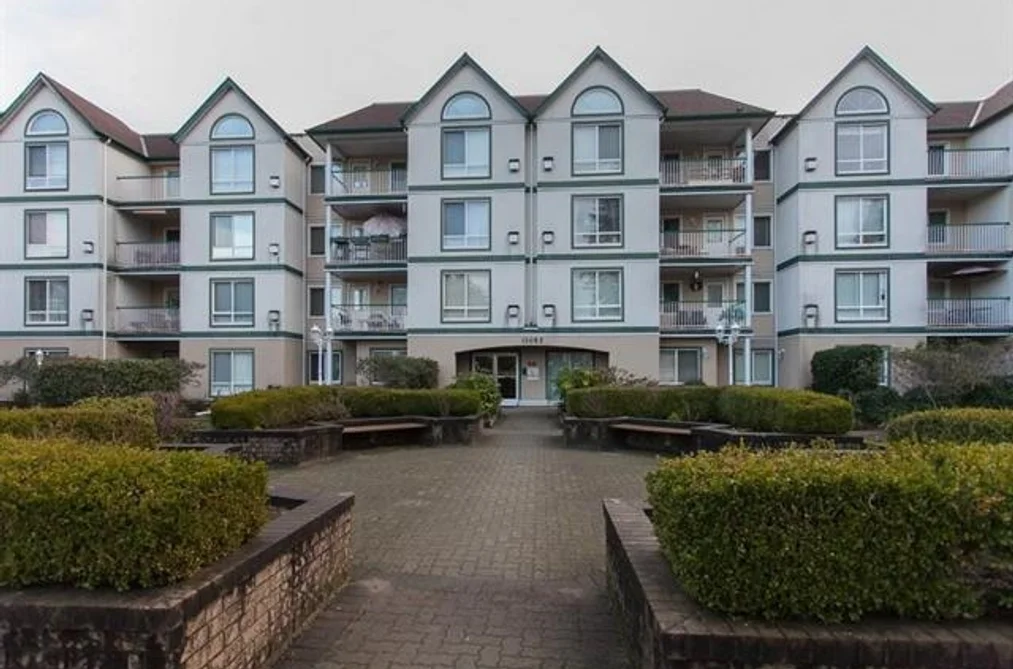 Condo for sale at 213 10082 132 Street Surrey British Columbia - MLS: R3169951