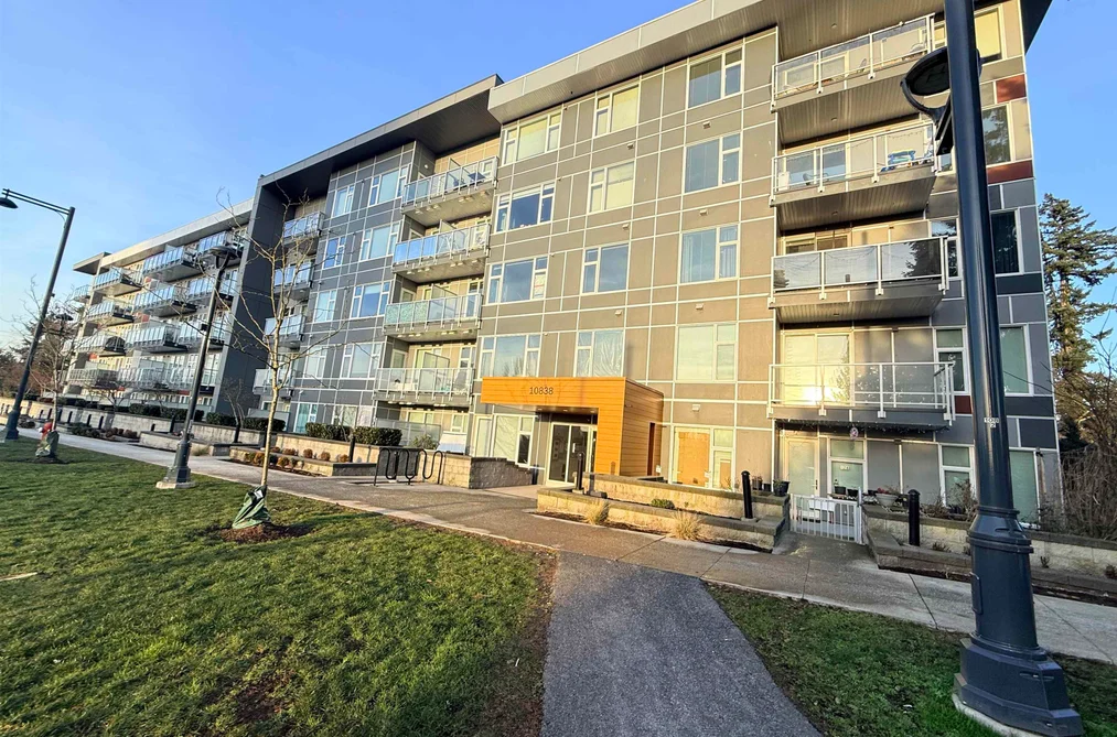Condo for sale at 213 10838 Whalley Boulevard Surrey British Columbia - MLS: R3084199