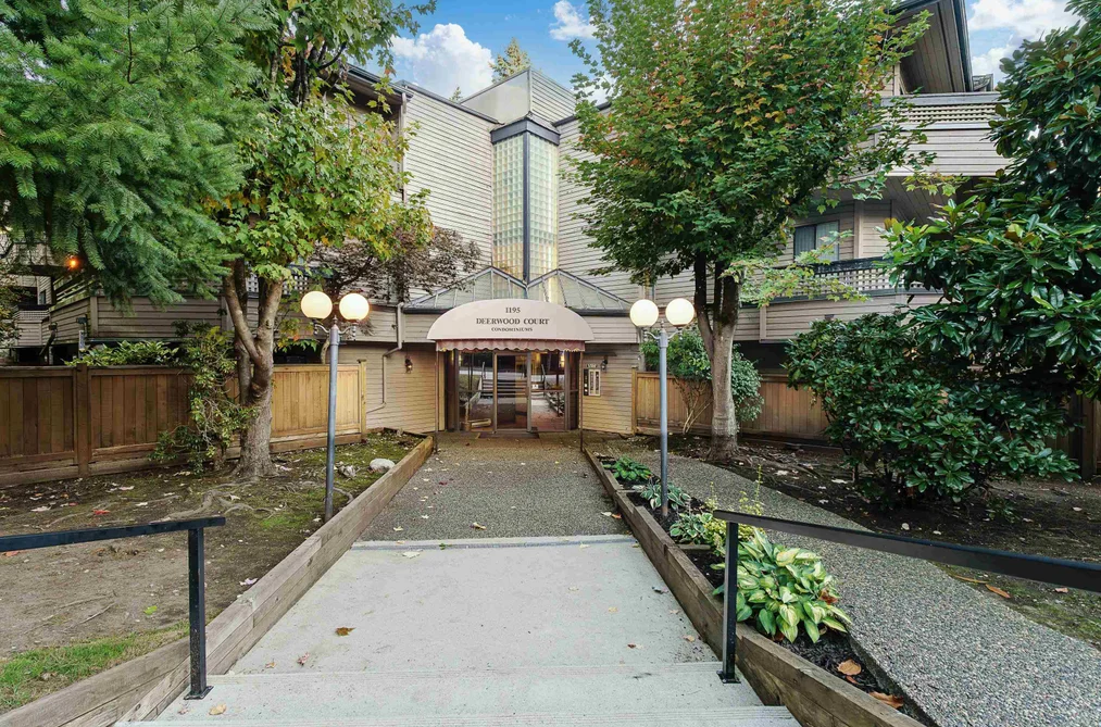 Condo for sale at 213 1195 Pipeline Road Coquitlam British Columbia - MLS: R3059403