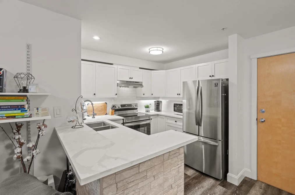 213 15 SMOKEY SMITH PLACE, New Westminster BC V3L 5V7, New Westminster BC — Residential for Sale - Photo 2