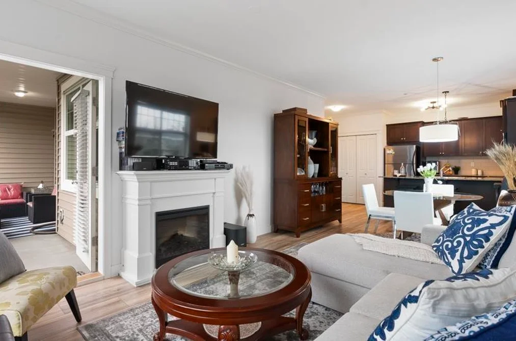 Condo for sale at 213 17712 57a Avenue Surrey British Columbia - MLS: R3110515
