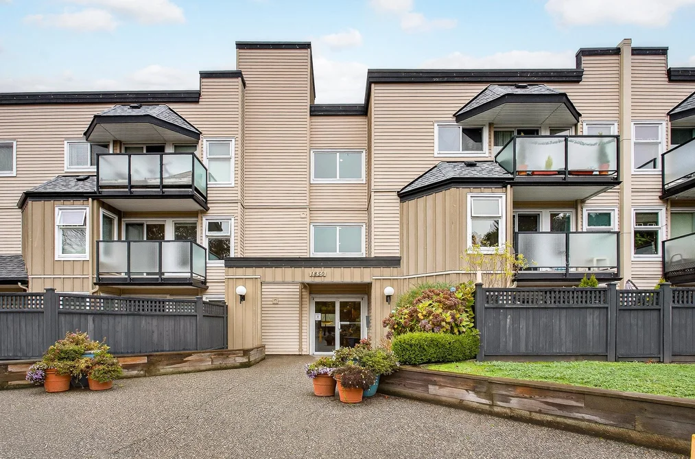 Condo for sale at 213 1850 E Southmere Crescent Surrey British Columbia - MLS: R3068653