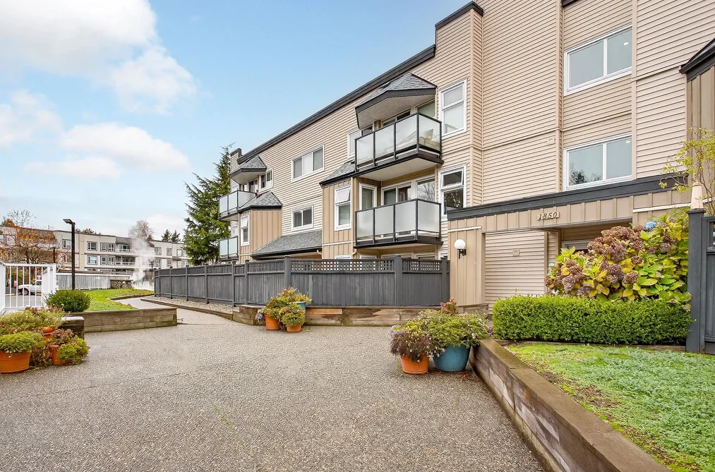 213 1850 E SOUTHMERE CRESCENT, Surrey BC V4A 6Y6, Surrey BC — Residential for Sale - Photo 2