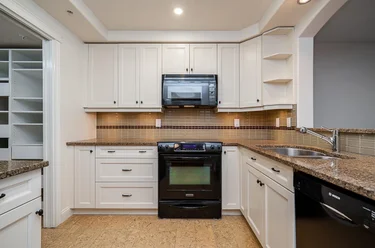 220 Newport Dr Unit 213, Port Moody, BC - MLS: R3144651