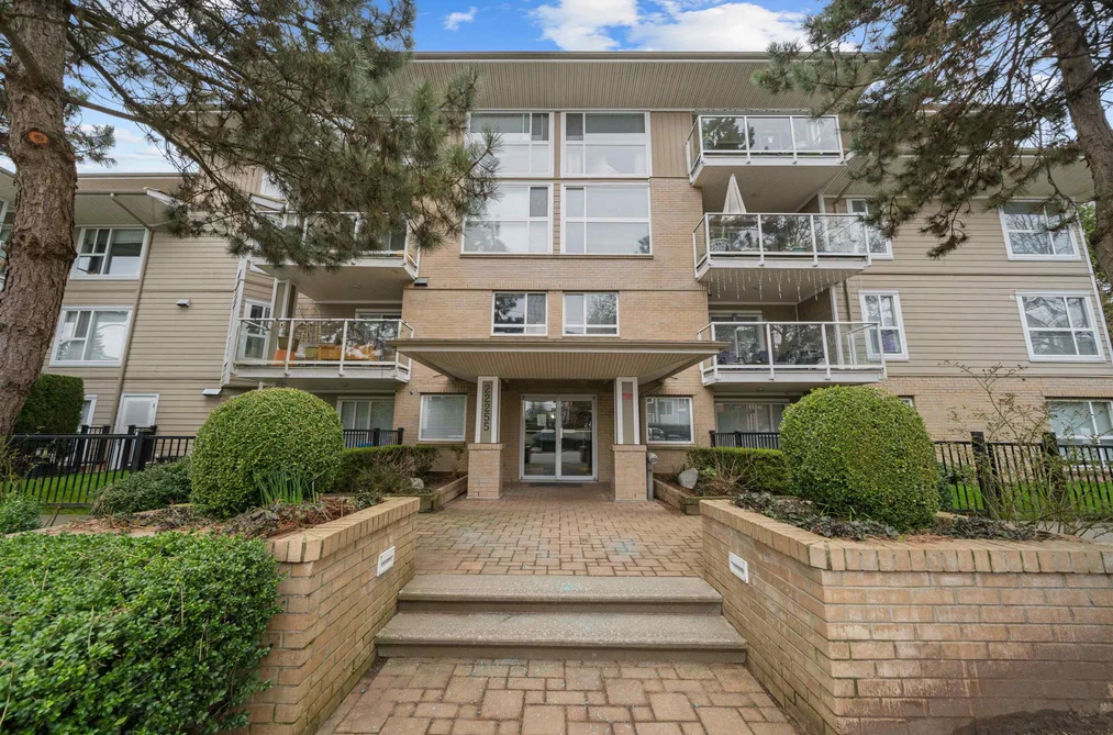 Condo for sale at 213 22255 122 Avenue Maple Ridge British Columbia - MLS: R3120293