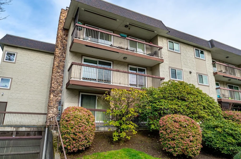 Condo for sale at 213 2381 Bury Avenue Port Coquitlam British Columbia - MLS: R3098312
