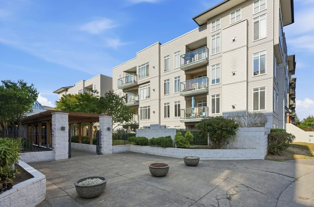 Condo for sale at 213 32085 George Ferguson Way Abbotsford British Columbia - MLS: R3148286