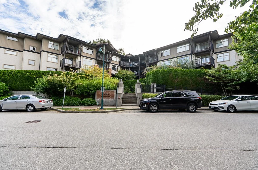 Condo for sale at 213 400 Klahanie Drive Port Moody British Columbia - MLS: R3157047