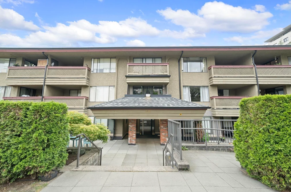 Condo for sale at 213 436 Seventh Street New Westminster British Columbia - MLS: R3110909