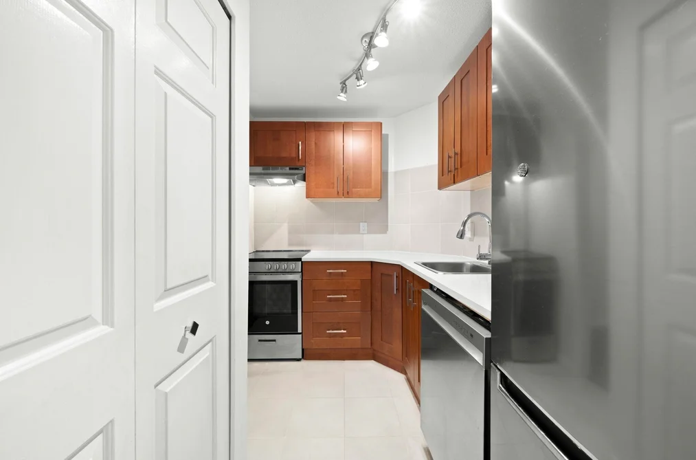 213 436 SEVENTH STREET, New Westminster BC V3M 3L3, New Westminster BC — Residential for Sale - Photo 3