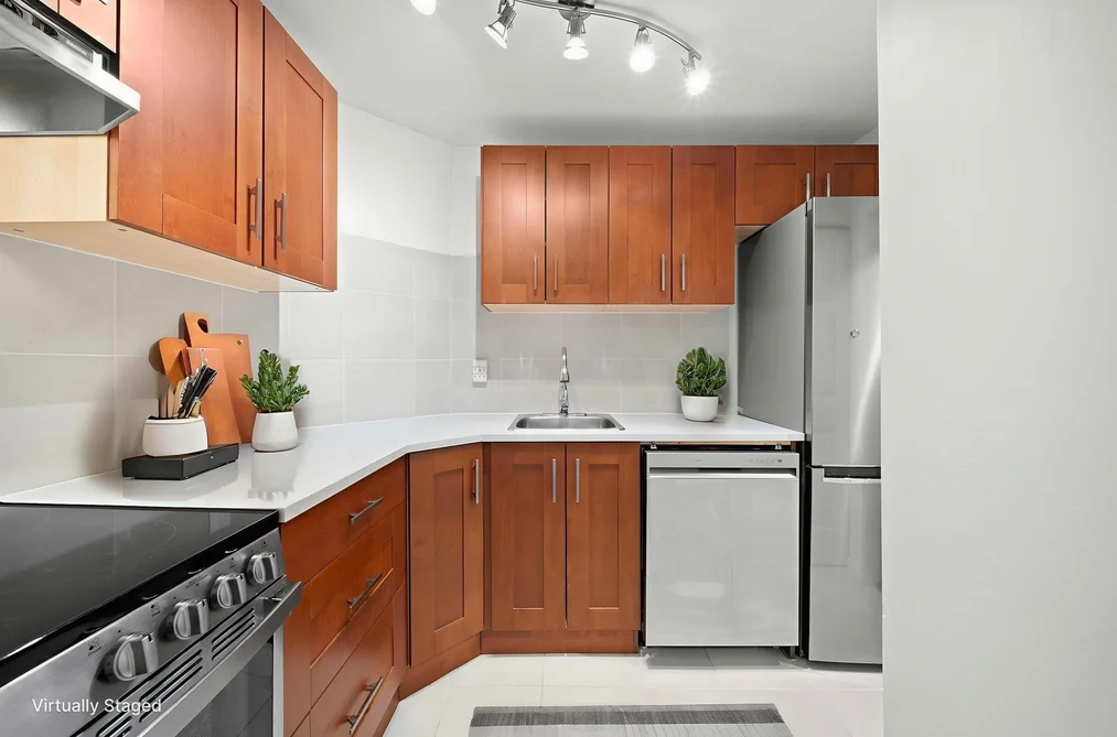 213 436 SEVENTH STREET, New Westminster BC V3M 3L3, New Westminster BC — Residential for Sale - Photo 5