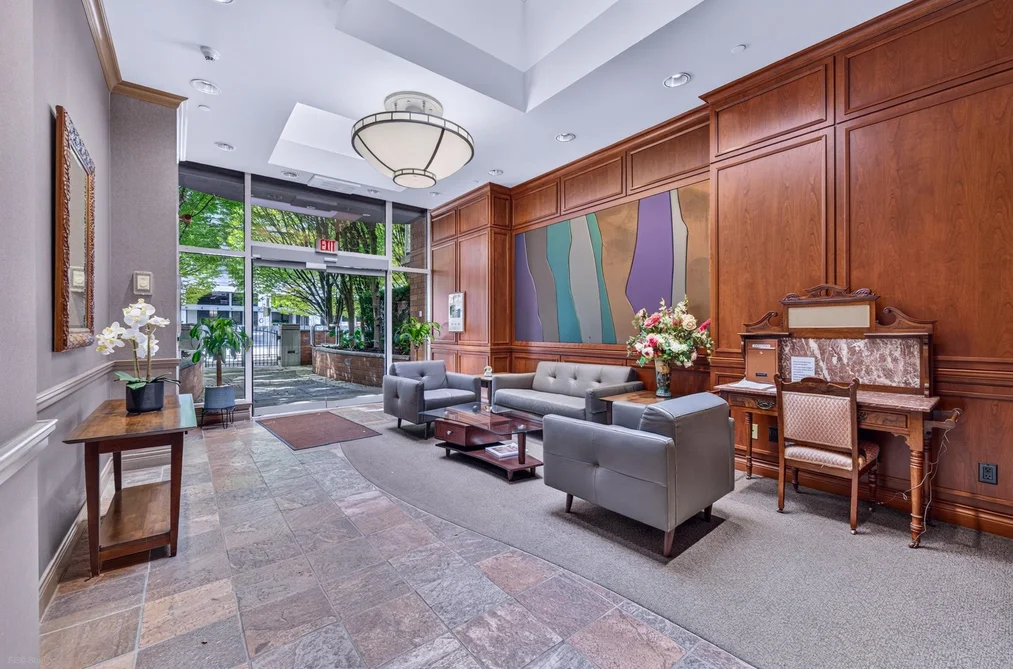 Condo for sale at 213 5770 Oak Street Vancouver British Columbia - MLS: R3165305