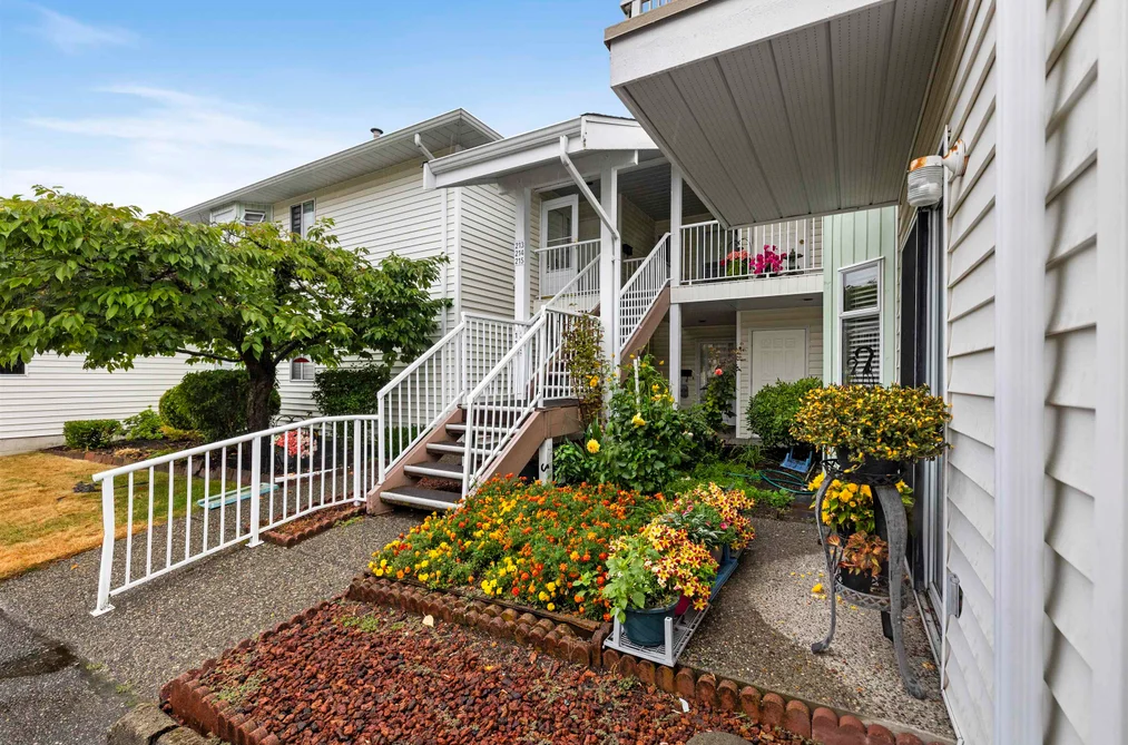 Townhouse for sale at 213 7156 121 Street Surrey British Columbia - MLS: R3113164
