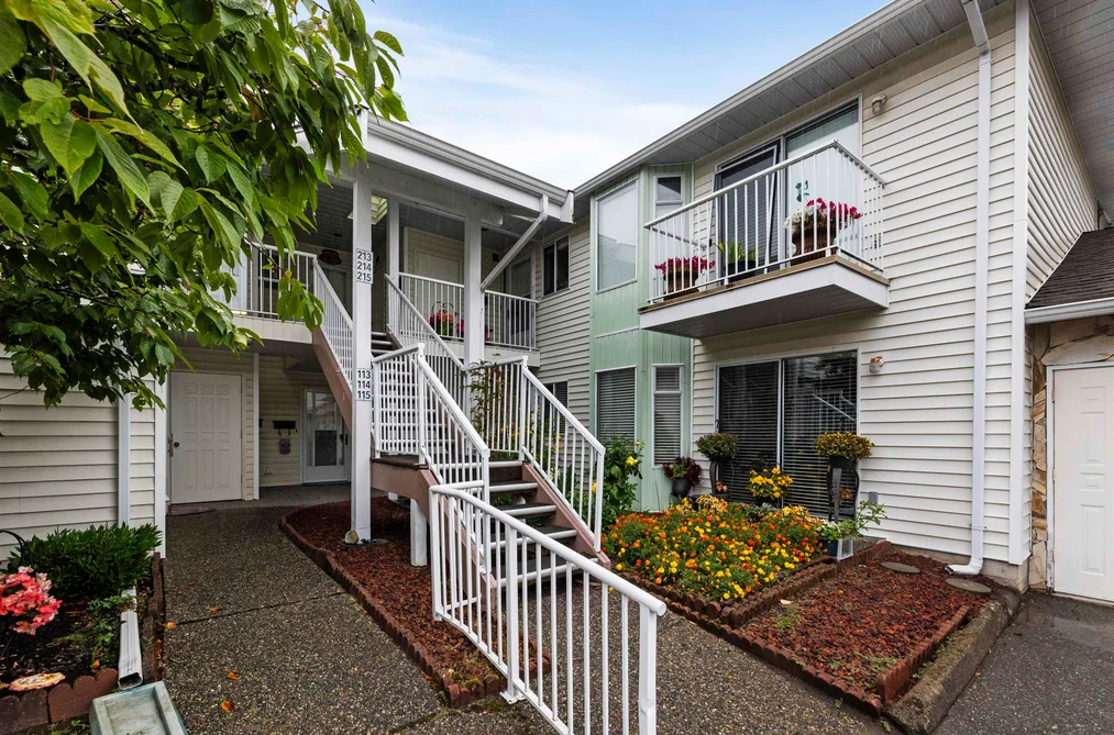 213 7156 121 STREET, Surrey BC V3W 0J6, Surrey BC — Residential for Sale - Photo 2