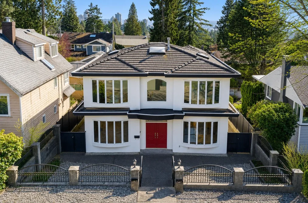 House for sale at 213 W 28th Street North Vancouver British Columbia - MLS: R3157605