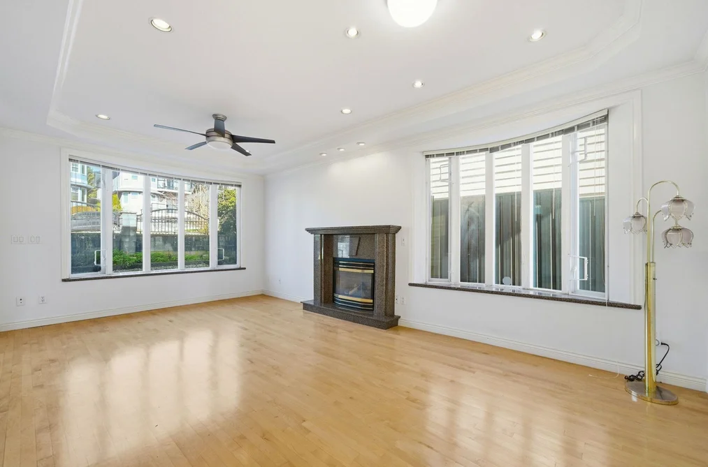 213 W 28TH STREET, North Vancouver BC V7N 2H9, North Vancouver BC — Residential for Sale - Photo 2