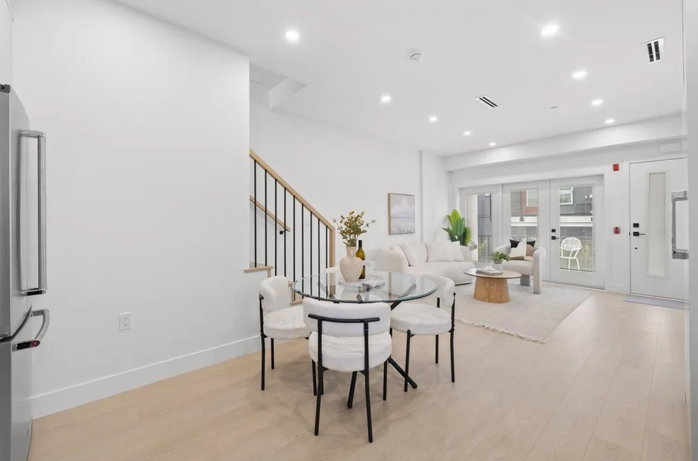 101-2137 E Pender Street, Vancouver, BC - Townhouse for Sale - Photo 9 of 27