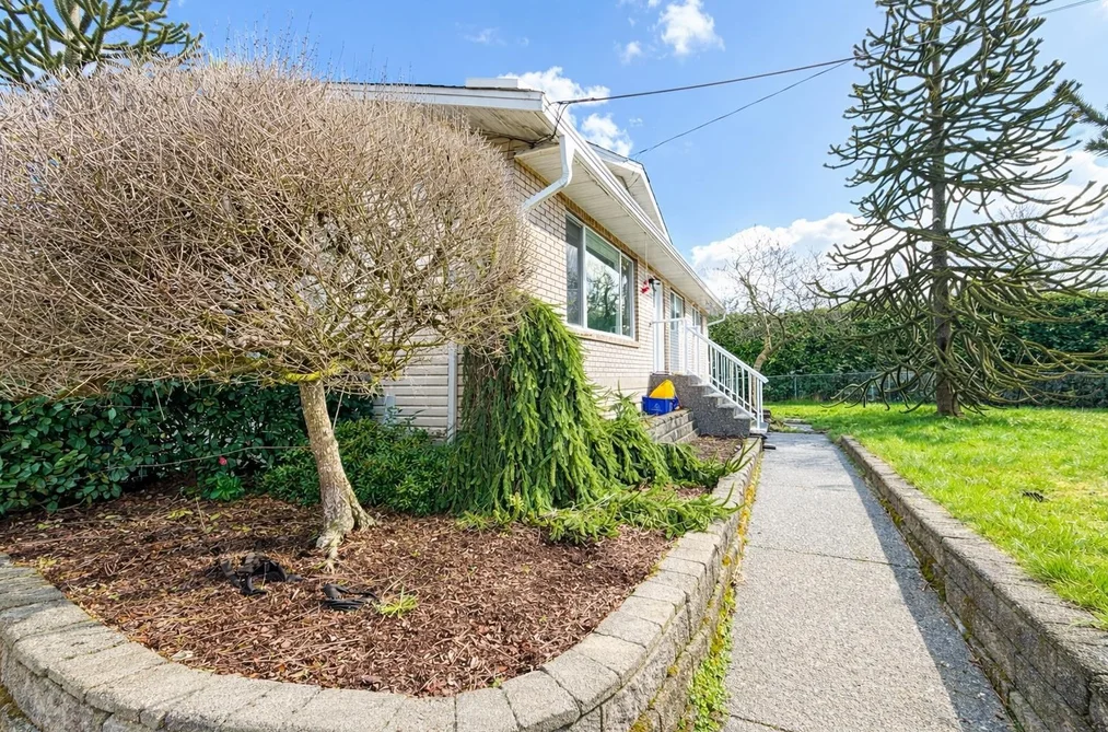 21355 OLD YALE ROAD, Langley BC V3A 4M6, Langley BC — Residential for Sale - Photo 2
