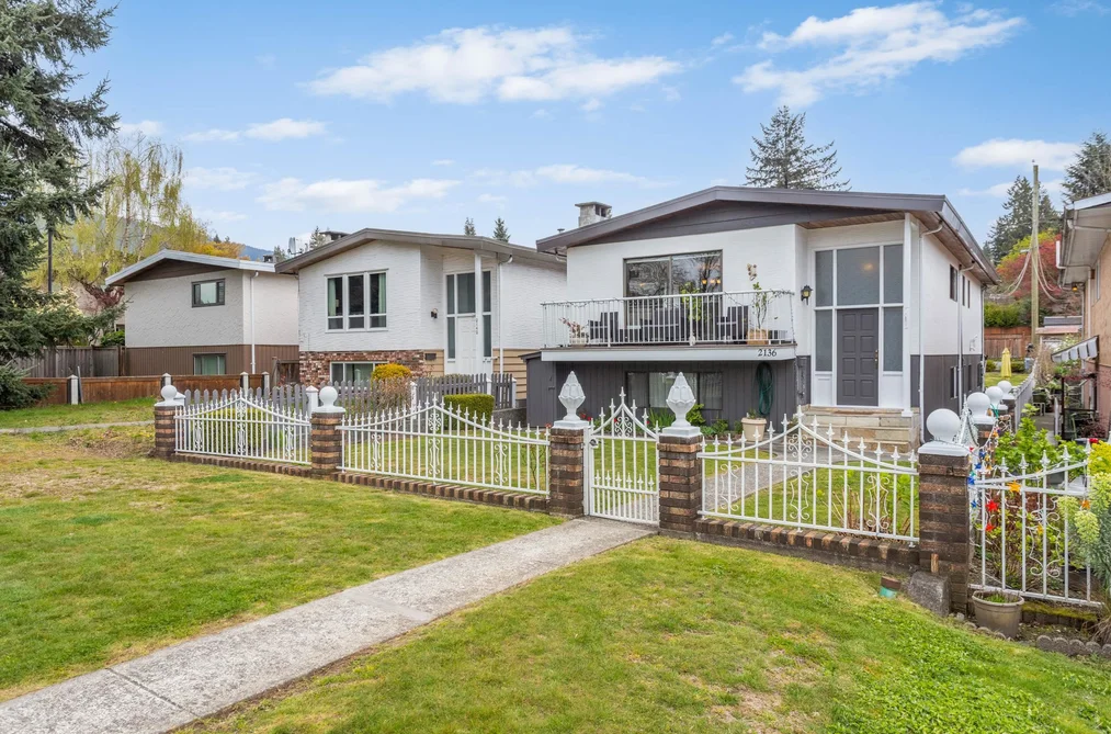 House for sale at 2136 Jones Avenue North Vancouver British Columbia - MLS: R3114026