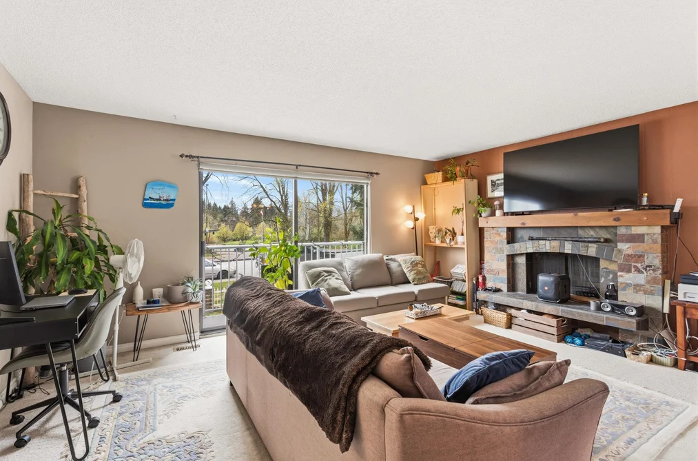 2136 JONES AVENUE, North Vancouver BC V7M 3E7, North Vancouver BC — Residential for Sale - Photo 2