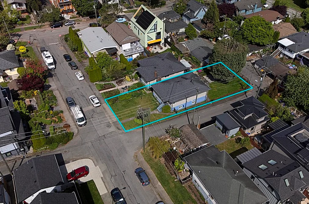 2137 20TH AVENUE, Vancouver BC V5N 2L4, Vancouver BC — Residential for Sale - Photo 2